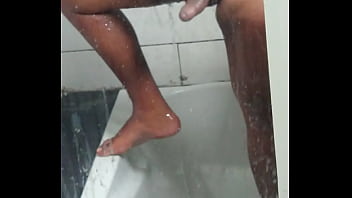 Preview 1 of Monster Anime - Gordinho novinho lavando a rola grossa