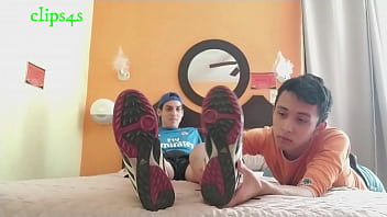 Preview 1 of Mom And Aunt Seduce Son Anal - PIES DE CHICO GUATEMALTECO