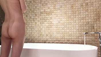 Preview 1 of Sex Vibe Hd - Bath time at luxury hotel