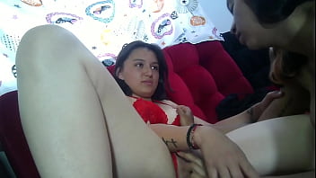 Preview 2 of Japanese Mombind - Samanta y Somer se devoran sus co&ntilde_os en la sala utilizando su nuevo juguete.