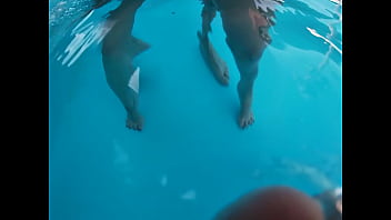 Preview 1 of Date Type Xxx - follando Daniela Evans en una piscina privada