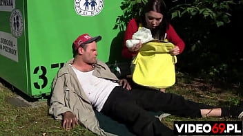 Preview 1 of Tedi Teen - Bezdomny żul rucha mamuśkę z fundacji