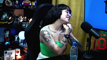 Preview 3 of Granny Milf Fuck - DOIS REAIS OU UM PRESENTE MISTERIOSO DA MARTINA OLIVERA? - Podcast P&aacute_pum no Barraco!