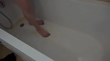Preview 4 of Actars Sex Hd - Girl pees in bath