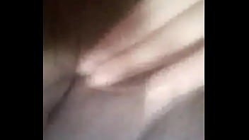 Preview 1 of Porn Familjen - Amiga se toca rico para mi 2