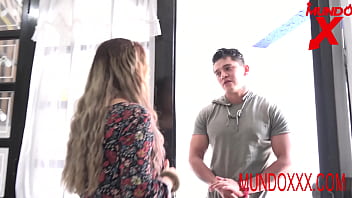 Preview 1 of Girls Reaction - voy a la casa de mi amigo y me follo a su madre MUNDOXXX.COM