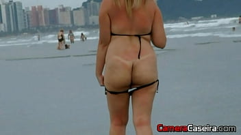 Preview 2 of Warina Hussain - Melissa Alecxander completamente &ccedil_pouca tirando o Biqu&iacute_ni na Praia Lotada