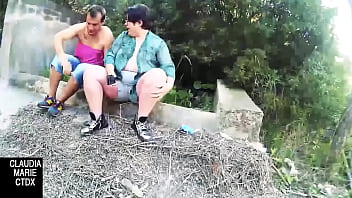 Preview 1 of Panjabi Chodai - La gorda se come los huevos por debajo del culo como si fuesen uvas al aire libre