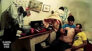 Preview 1 of Story Cheating Mom - Pareja se graba con el movil mientras &eacute_l le practica sexo oral. Comida de co&ntilde_o a la gorda