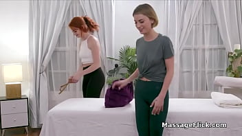 Preview 2 of Dadexxxvibeo - Leg shaking squirting and scissoring massage