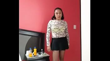 Preview 1 of Popular Heels Video - Puta se presenta