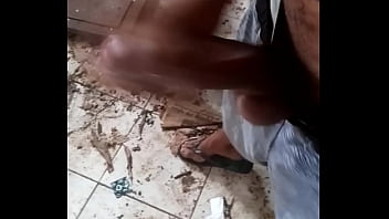 Preview 1 of Naugty Amerika Mom - Venezuelano morador de rua batendo punheta pra mim
