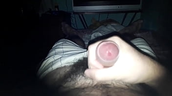 Preview 4 of Www Comxxxvodo - Punheta na cama