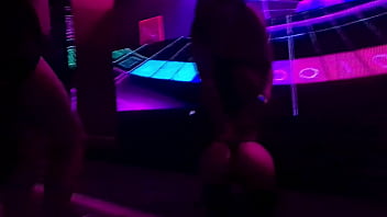 Preview 2 of Suharat Rat Fuck Videos - Show Proibido no Swing: Nicoly e as Amigas no Palco pra Todo Mundo Gozar!