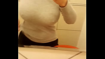 Preview 2 of Jessy Kavas - Essa ninfeta tuga tem os seios grande lindos e naturais