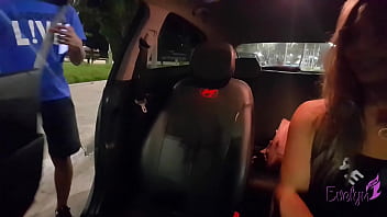 Preview 1 of Xxx Garman Dr - UM DIA DE UBER COM EVELYN FRAZAO FUDENDO O NOVINHO NO PELO