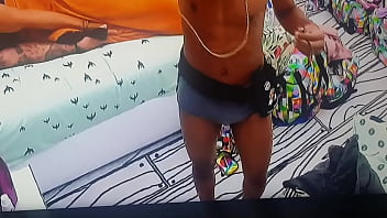 Preview 4 of Sister Wrestling With Brother - Lucas Penteado colocando sunga BBB 21