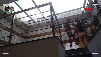 Preview 2 of Aleep Mom - Backstage: Grava&ccedil_&atilde_o do gang bang com a coroa madura bunduda,  atuando com dotados. ( Completo no Xvideos Red )