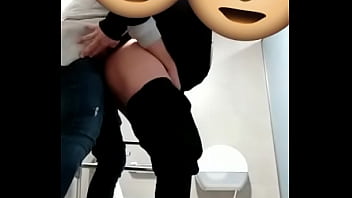 Preview 3 of Milf Pron - Rica follada ba&ntilde_os publicos