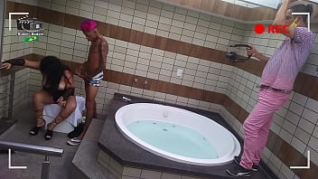 Preview 3 of Saheliyon Chopra - Making of : Coroa experiente fazendo cena com novinho cheio de tatuagem do pau grande. Wallif Santos ((( Completo no Xvideos Red  )))