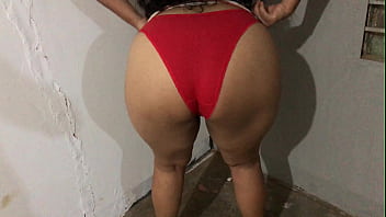 Preview 1 of Yo Tob - Venezolana cachonda en sexy falda apretada
