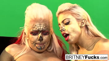 Preview 3 of Best Fuching - Gold painted lesbian hotties get it on