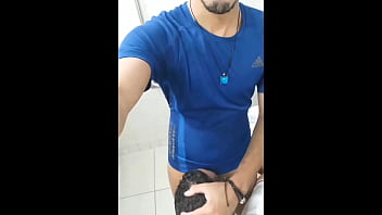 Preview 4 of Accidental Nudity Pics - DEZ HOMENS ME COMENDO NO BANHEIRO P&Uacute_BLICO