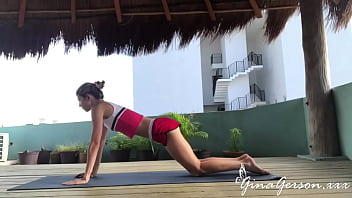 Preview 1 of Top Dailyxporno Com New 1 - Skinny girl working out