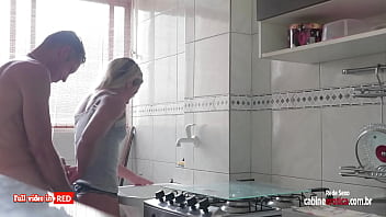 Preview 2 of Girl With Glasses Is Gagging - Saiu do banho com tes&atilde_o e enterrou o pau no cuzinho da safada! Sol Soares e Vagninho em um anal alucinante! TRAILER