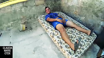 Preview 1 of Son Licks Hairy Mom - Asi se le da marcha a una gorda en un colchon viejo tirados en el suelo