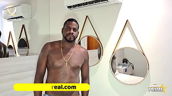 Preview 1 of Doctor Giving Injection At Pussy - Marido empresta Casada pra Neg&atilde_o dotado comer sem camisinha na Festaprime
