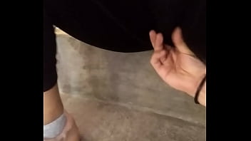 Preview 2 of Cute Blond Teen Cam - Le encanta que le toque la concha mientras habla con el cornudo