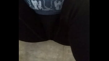 Preview 1 of Cute Blond Teen Cam - Le encanta que le toque la concha mientras habla con el cornudo