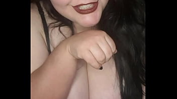 Preview 2 of Ivdeoxxx - Leono una tetona esclava que desea servir  tus ordenes,  quieres jugar conmigo?