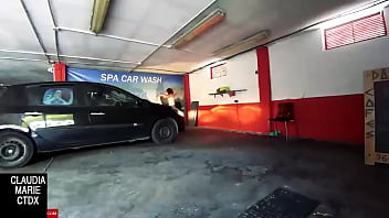 Preview 1 of Virjin Hard Xxx Video India Desi - Mi prima follando. Mamada en un lavado de autos p&uacute_blico