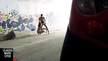 Preview 4 of Vertune Sex Vedio - Follando en un lugar entre graffiti. Mi prima follando en el exterior