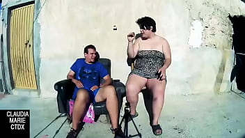Preview 2 of Mom Force Son Fuck - La gorda de mi pueblo me come las pelotas al aire libre