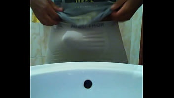 Preview 2 of Public Sex Big - Moreno excitado mostrando seu cassete