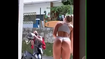 Preview 2 of Sex Carcus - Esposa loira de corno exibindo para o motoboy