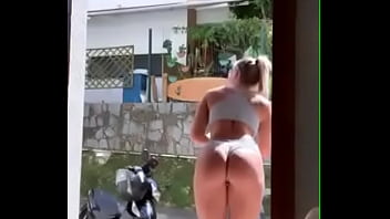 Preview 1 of Sex Carcus - Esposa loira de corno exibindo para o motoboy