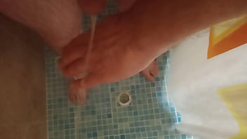 Preview 3 of Big Butt Com - hombrebisexgranada1972@gmail.com se mea en su mano