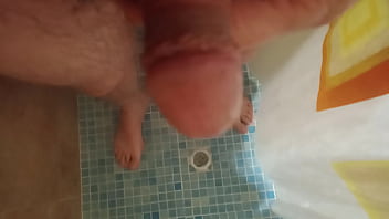 Preview 1 of Big Butt Com - hombrebisexgranada1972@gmail.com se mea en su mano