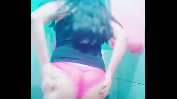 Preview 2 of Beautiful Beegcom - Nalgona quit&aacute_ndose la ropa interior