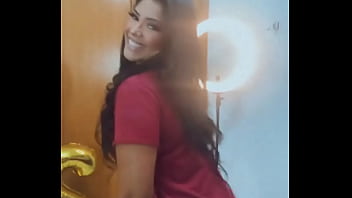 Preview 3 of Avril Gold - Sentada Da Rainha Karla Karolla Super Tarada por Galos Grandes Maduros Privacy