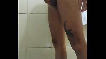 Preview 1 of Hq Porned - Punheta no banheiro