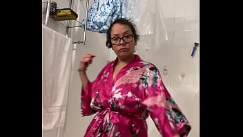 Preview 1 of Bit Vibe - Anna Mature Mature latina dancing in her robe,  subscribe to my to see the big reveal .com/annamariamaturelatina