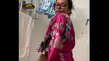 Preview 4 of Bit Vibe - Anna Mature Mature latina dancing in her robe,  subscribe to my to see the big reveal .com/annamariamaturelatina