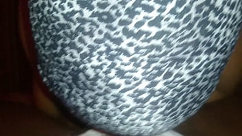 Preview 4 of Leather Leggings Phoenix Marie - Mimeiro chupando meu pau de veia