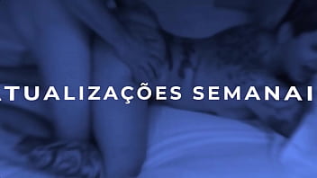 Preview 1 of Dee Gei Porno Um - Enquanto eu chupava um,  o outro me masturbava