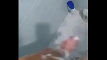 Preview 1 of Tochter Freunde - Me masturbo mientras me ba&ntilde_o para para cuando llegue mi novia darle una cojidita